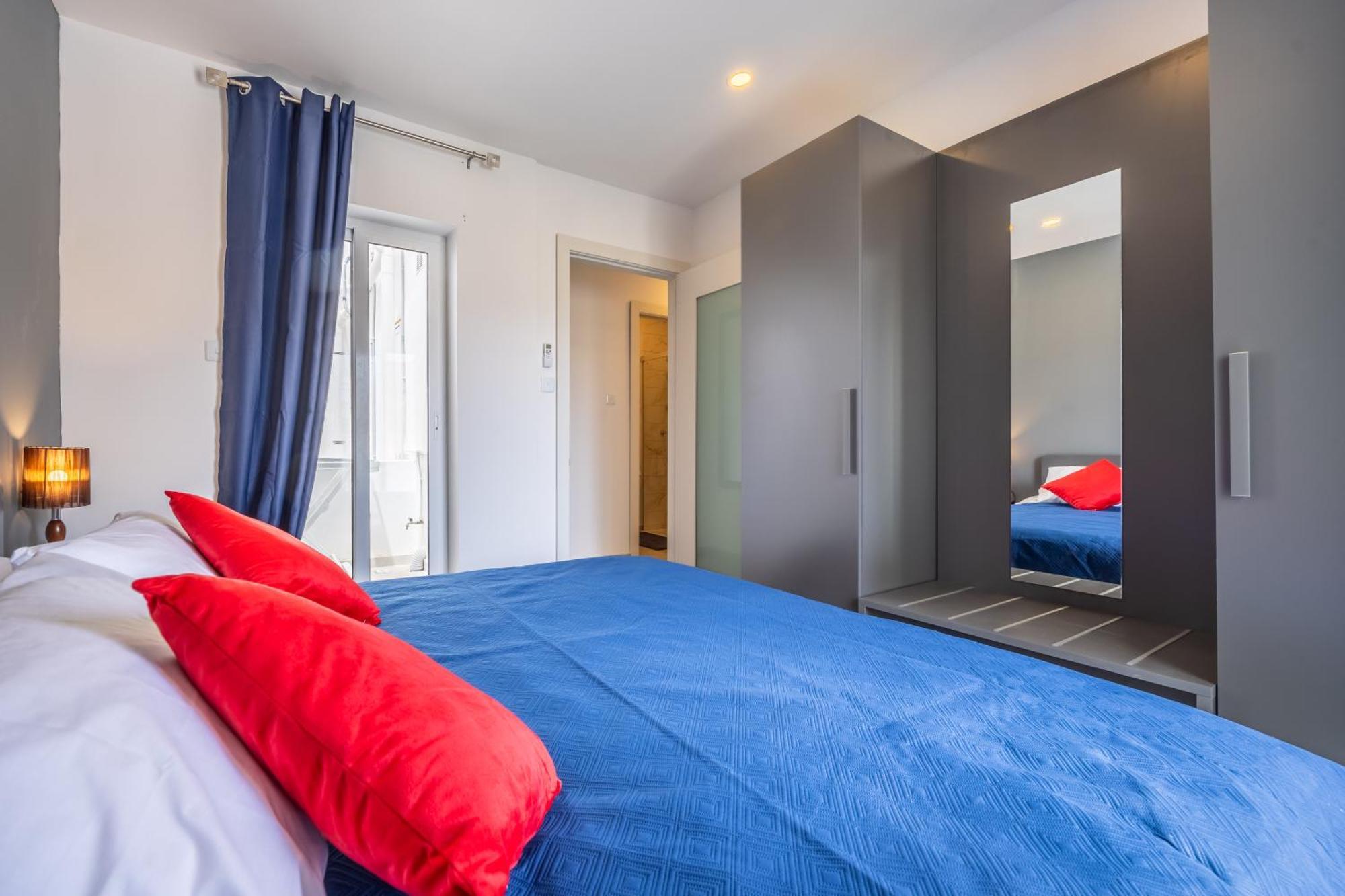 Sleek & Stylish 2br With Large Private Terrace - Close To Saint Julian's & Tigne Shopping Mall * Sliema