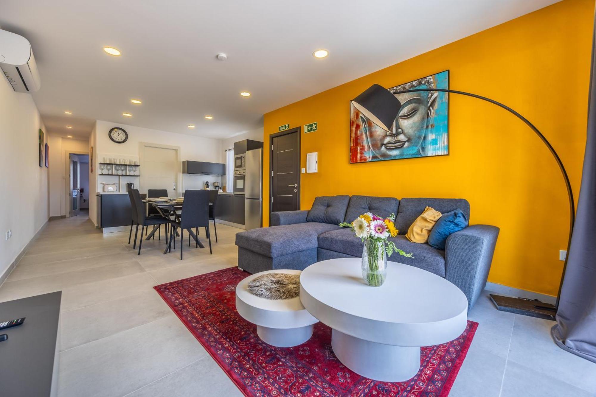 Sleek & Stylish 2br With Large Private Terrace - Close To Saint Julian's & Tigne Shopping Mall * Sliema