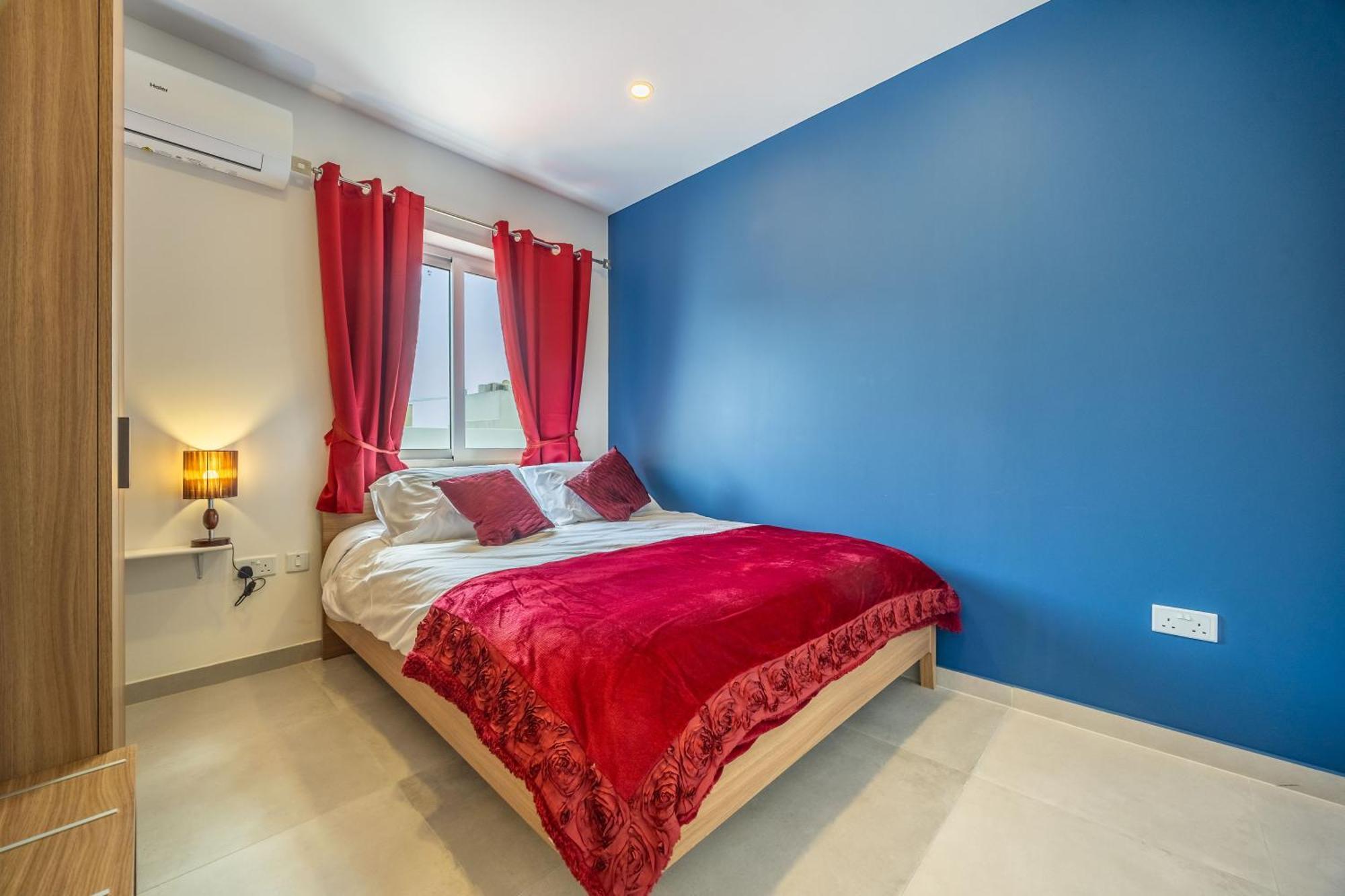 Apartment Sleek & Stylish 2br With Large Private Terrace - Close To Saint Julian's & Tigne Shopping Mall