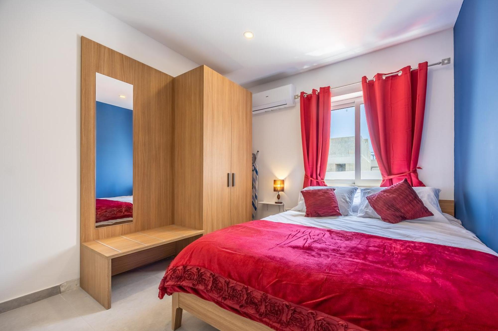 Apartment Sleek & Stylish 2br With Large Private Terrace - Close To Saint Julian's & Tigne Shopping Mall Sliema