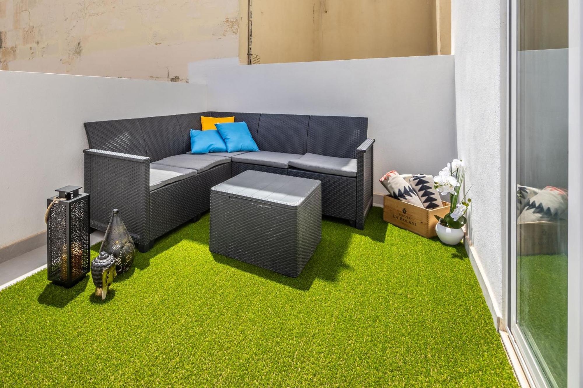 Sleek & Stylish 2br With Large Private Terrace - Close To Saint Julian's & Tigne Shopping Mall